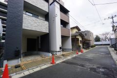 前面道路含む現地写真。