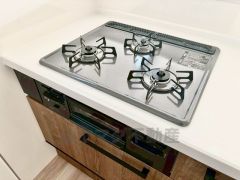 3種類の料理が同時に調理できる、3口ガスコンロ。