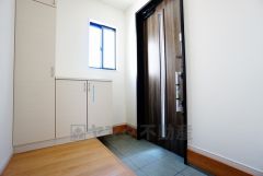 陽当たりの良いバルコニーです。お洗濯やお布団干しはもちろん、日光浴スペースにも。足元は防水工事施工済です。