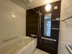 1日の疲れを癒すくつろぎのバスルーム。
