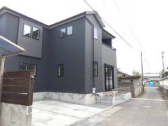 前面道路は南側約4ｍの公道に面しています。