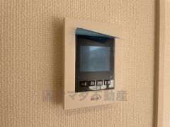 防犯性、セキュリティ対策に安心できるテレビモニター付きインターフォンです。セールスマン対策にもなり安心できます。