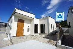 新築平屋住宅。上下の移動がないので生活動線が効率的。家計に環境にも優しいオール電化＾＾お問い合わせお待ちしております＾＾