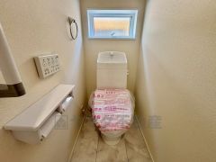 ウォシュレット、暖房便座、節電・節水機能など、使い勝手のよい高機能トイレです。