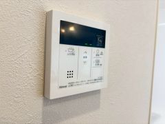 おいだき機能つきなのでお風呂に入る時間が異なるご家庭には嬉しいですね。ボタン一つで快適で便利な生活が＾＾