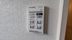 浴室暖房乾燥機には、暖房、乾燥、涼風、換気の4つの機能が付いています。タイマー付きです。雨の日はもちろん、急ぎで洗濯する必要のあるお子様の体操服や、下着類などを乾かすのに便利です。