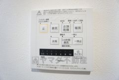 浴室暖房乾燥機には、暖房、乾燥、涼風、換気の4つの機能が付いています。タイマー付きです。換気・雨の日の洗濯も安心です＾＾
