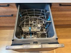 炊事時間を大幅に短縮できる食器洗浄乾燥機付きです＾＾冬場の洗い物による手荒れの悩みも軽減されますね。