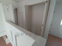 2階ホールには収納を設けています。