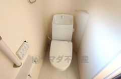 ウォシュレット、暖房便座、節電・節水機能など、使い勝手のよい高機能トイレです。
