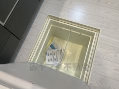 床下収納。生活スペースを減らさず、キッチン用品や非常食など様々なものを収納できます。