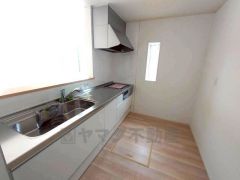 収納も、作業スペースも広々と設けられた使いやすいシステムキッチンです＾＾