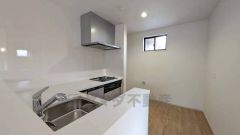 リビングダイニングを見渡せるキッチンです。家族とコミュニケーションをとりながら、楽しくお料理や片付けができそうです＾＾