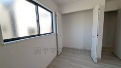 各居室収納付き。大容量のクローゼットなので季節ごとのお洋服全てを収納できます。手間のかかる衣替えも楽になりますね＾＾