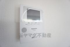 防犯性、セキュリティ対策に安心できるテレビモニター付きインターフォンです。セールスマン対策にもなり安心できます。