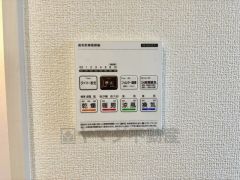 浴室暖房乾燥機には、暖房、乾燥、涼風、換気の4つの機能が付いています。タイマー付きです。雨の日はもちろん、急ぎで洗濯する必要のあるお子様の体操服や、下着類などを乾かすのに便利です。