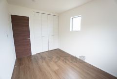 クローゼット付きなので、すっきりと整理整頓でき気持ちよく過ごせますね＾＾