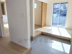 玄関ホール。ベビーカーやゴルフバッグなどもまとめて収納できそうです＾＾