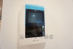 防犯性もばっちり、TVモニター付きインターホン完備。大きなモニターで玄関先を確認できます。録画機能が付いているので不在時の訪問者も確認できて安心です＾＾