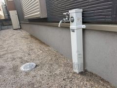 敷地には外水栓を設けています。ガーデニング、泥遊びやペットの散歩の後にも便利です。洗車も楽に出来ますね＾＾