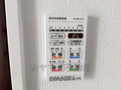 浴室暖房乾燥機には、暖房、乾燥、涼風、換気の4つの機能が付いています。タイマー付きです。換気・雨の日の洗濯も安心です＾＾