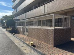 敷地内にゴミ置き場を完備。建物のすぐそばにあり、毎日のゴミ出しもスムーズです＾＾
