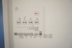 浴室暖房乾燥機には、暖房、乾燥、涼風、換気の4つの機能が付いています。タイマー付きです。換気・雨の日の洗濯も安心です＾＾