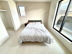 全居室収納付き＾＾お荷物の多い方も安心です。バルコニーに面していて日当たりがよく、寝室としての利用もおすすめです＾＾