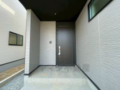 家の顔となる玄関扉がかっこいいと、たくさんの人を招き入れたくなりますね＾＾