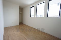 6帖。住む人のこだわりを活かす洋室＾＾ウォークインクローゼットもあり荷物もすっきり片付けられ、ゆとりのある暮らしが出来ます＾＾