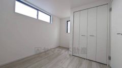 大きめのクローゼットのある洋室です。