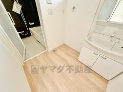 脱衣所も広々としています。