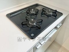 3種類の料理が同時に調理できる、3口ガスコンロ。