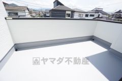 バルコニーに面していて日当たりがよく、寝室としての利用もおすすめです＾＾