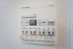 浴室暖房乾燥機には、暖房、乾燥、涼風、換気の4つの機能が付いています。タイマー付きです。換気・雨の日の洗濯も安心です＾＾