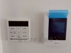 防犯性もばっちり、TVモニター付きインターホン完備。大きなモニターで玄関先を確認できます。録画機能が付いているので不在時の訪問者も確認できて安心です＾＾