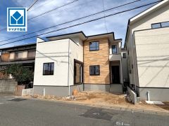 スーパーやコンビニなども近く周辺環境充実。快適でゆとりのある生活空間で新生活を始めましょう＾＾