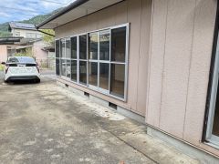 駐車スペースも広々です
