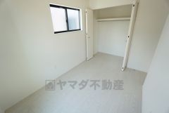 クローゼット付きなので、すっきりと整理整頓でき気持ちよく過ごせますね＾＾