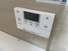 湯量・湯温の設定、そして保温までワンタッチのフルオートバス。便利な追い炊き機能付きです。