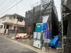 カースペースは2台分確保＾＾ご夫婦で1台ずつ所持されているご家庭も、来客時も安心ですね。