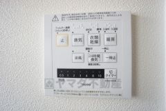 浴室暖房乾燥機には、暖房、乾燥、涼風、換気の4つの機能が付いています。タイマー付きです。換気・雨の日の洗濯も安心です＾＾