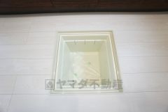 キッチンにある床下収納は、居住スペースを減らさずに買い置きの調味料や非常食などを保管することができます。