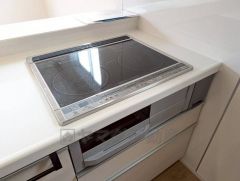 お手入れのしやすいIHクッキングヒーターです。3口コンロなので、効率よくお料理が楽しめます。毎日のお料理も楽しくなりますね＾＾