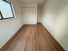 家具を選ばないナチュラルなフローリングとシンプルなクロスです＾＾