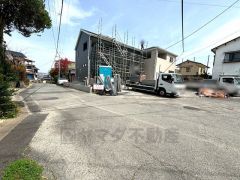 前面道路 1号棟：西約4.9ｍ・南約12ｍ 2号棟：南約4ｍ