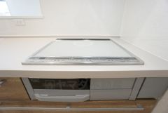 お手入れのしやすいIHクッキングヒーターです。3口コンロなので、効率よくお料理が楽しめます。毎日のお料理も楽しくなりますね＾＾