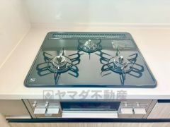 3口コンロなので、効率よく調理ができます。毎日のお料理が楽しくなりますね。