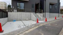 カースペースは2台分。