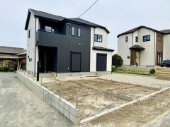 A号棟　カースペースは並列3台分確保＾＾(車種による)